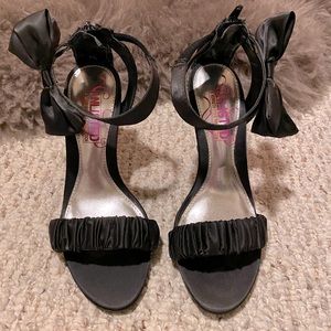 Brand New Bow Kenneth Cole Heel